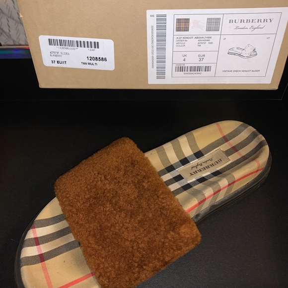 COPY - Burberry slides - Picture 3 of 6